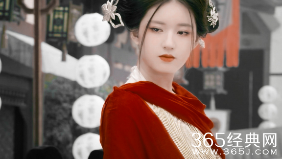 传闻中的陈芊芊开播 赵露思红衣造型好美