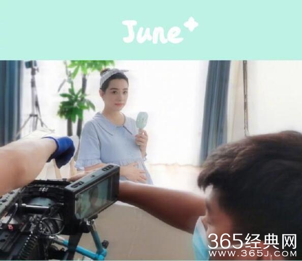 刘璇晒二胎孕肚照 肚子隆起孕征明显