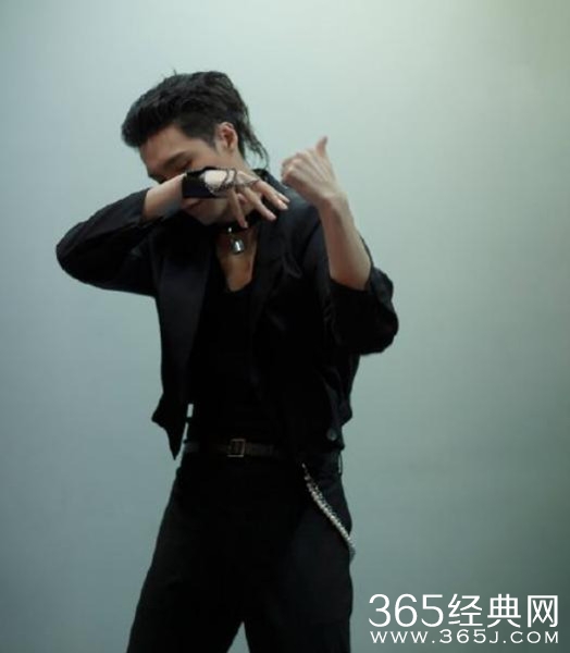 张艺兴鲶鱼头造型舞台首唱《莲》燃炸了！你们可吗