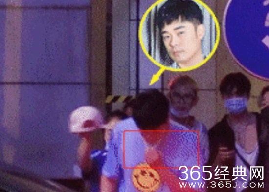 陈赫深夜聚会不顾形象随地吐痰，是喝大了吗？