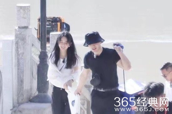 《中餐厅》最新露头照曝光  赵丽颖黄晓明推车买菜接地气