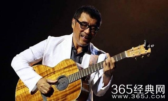 李宗盛与三婚娇妻手牵手逛古董店 画面十分甜蜜