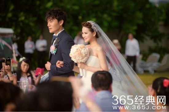 秦昊疑因妻子伊能静黑料被爆  疑似增容前照片曝光