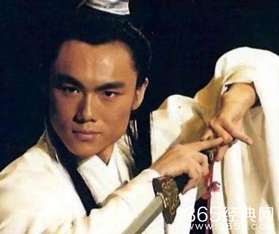 秦昊疑因妻子伊能静黑料被爆  疑似增容前照片曝光