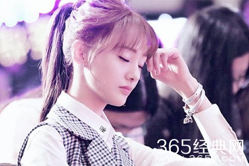 郑爽12字回应与张翰关系称：已无联系