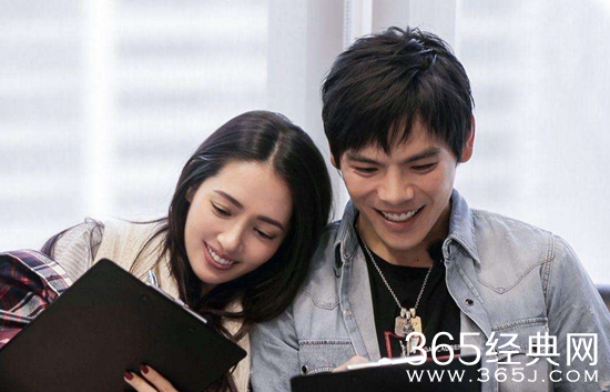 向佐晒向日葵图片  疑回应“葵花夫妇”感情如旧