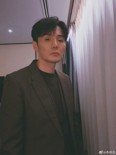 李荣浩新歌惹争议  李荣浩回应称：它们形容人生最合适