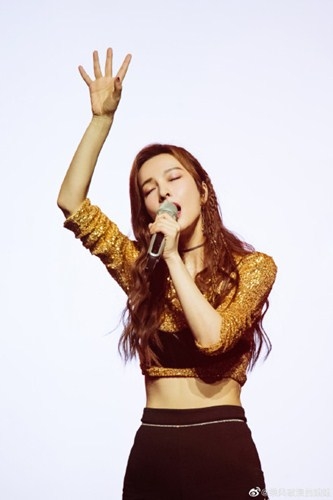 吴昕人狠话不多   “ 一字马”惊呆众人