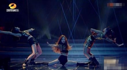 吴昕人狠话不多   “ 一字马”惊呆众人