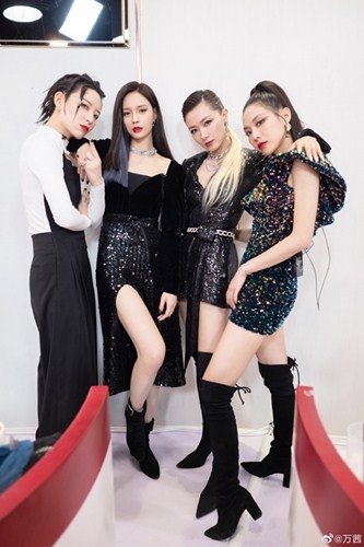 万茜发文报平安，称：无大碍