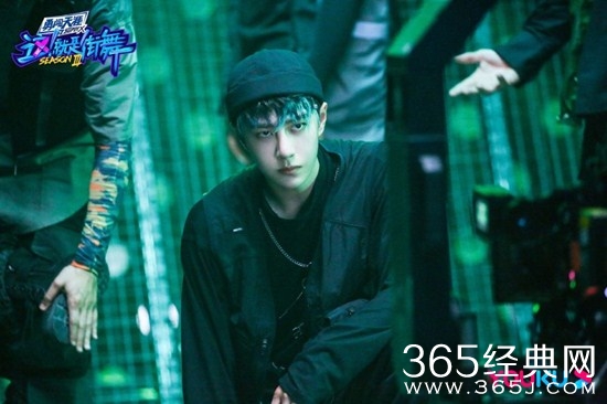 《这！就是街舞》微电影公布  王一博锁链威亚舞帅呆了