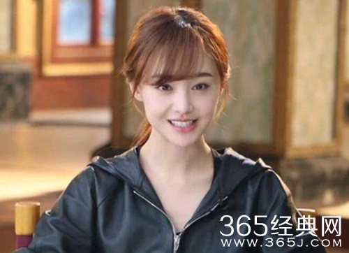 郑爽再“翻车”，郑爽高价卖旧手机，遭买家吐槽