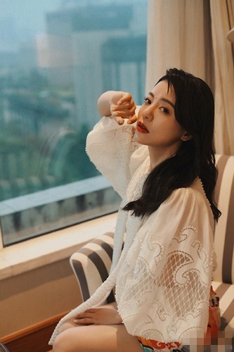 东方风云榜音乐盛典丁当当众遭调侃的起因是什么？