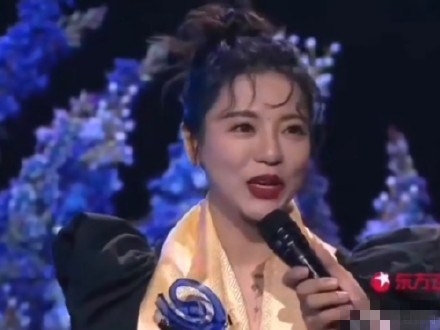 东方风云榜音乐盛典，丁当被主持人当众调侃：有什么话现在就说