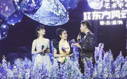东方风云榜音乐盛典丁当当众遭调侃的起因是什么？