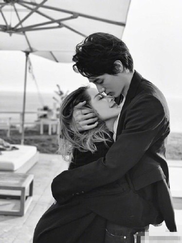 萧亚轩男友疑因压力过大吐血送医