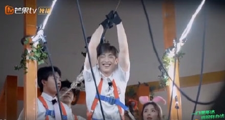 《密室大逃脱2》邓伦展现惊人臂力