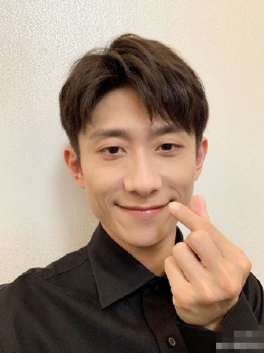 疑似张一山宋妍霏恋情曝光，两人同住一个小区疑似同居