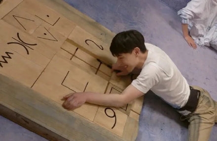 《密室大逃脱2》邓伦展现惊人臂力