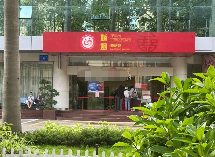 网曝脱口秀夫妇思文程璐现身民政局，办理离婚