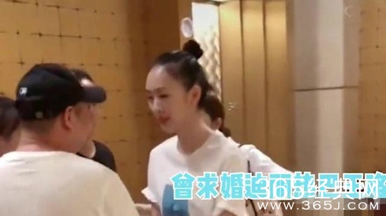 童瑶遭遇猥琐男，被男子围堵电梯口求抱