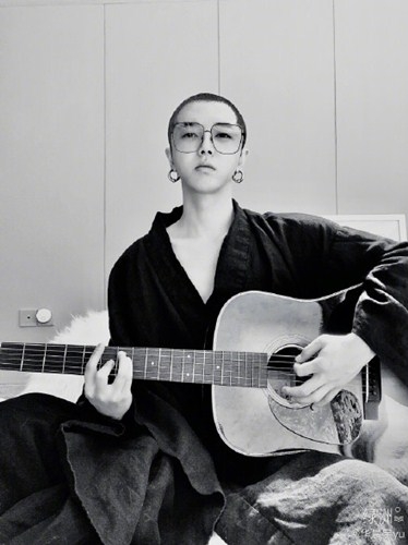 华晨宇寸头造型曝光  自嘲要改名叫“十辰于”