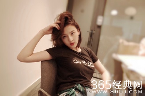 宋祖儿发文喊话跟拍者： 都挺不容易 留点私人空间 大热天的也辛苦了