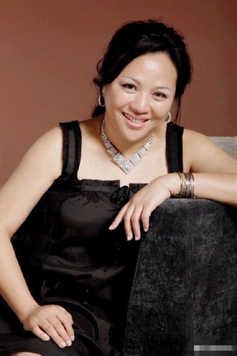 知名经纪人吴翊凤发文辟谣，称：我与提及的两位女士并无任何关系，请各位谨慎吃瓜。