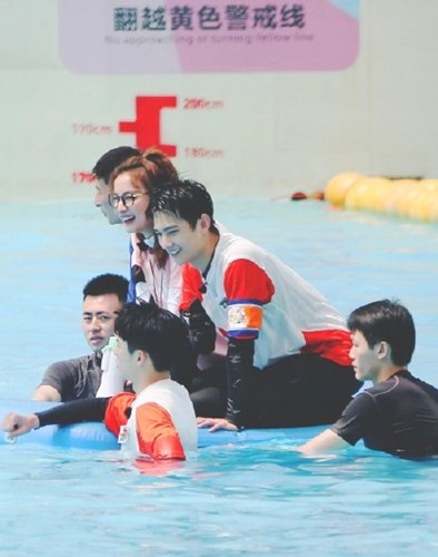 杨洋胸肌上热搜  这到底是怎么回事？