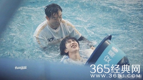 蔡徐坤的站姐上热搜  被评为是“最努力的站姐”