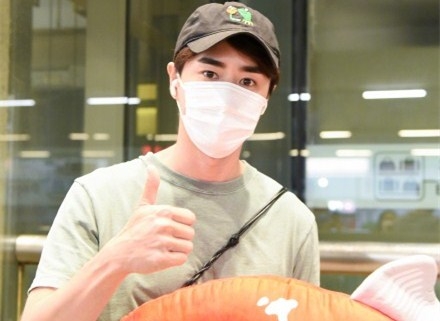 陈屿一角深入人心  杨玏机场被送鱼