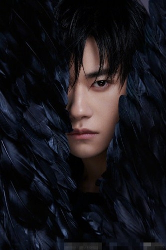 TFBOYS七周年演唱会黑色羽毛造型曝光