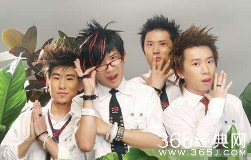 花儿乐队重组，网友表示：主唱不再是大张伟，爷青结！