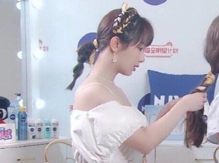 粉丝不满杨紫造型，杨紫造型师被声讨