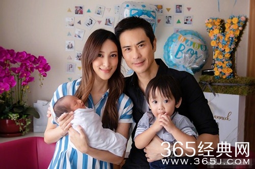郑嘉颖晒全家福 官宣二胎生子