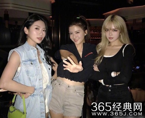 周扬青程晓玥吴千语同框  网友称：旧爱联盟