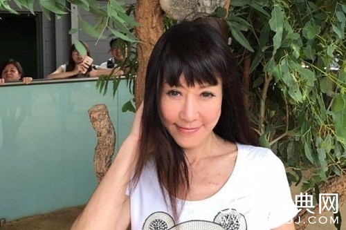 罗霈颖最后一条微博还在与网友互动