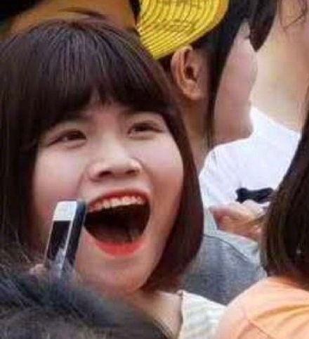 路人看到王俊凯的表情上热搜，这是怎么回事？