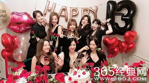 少女时代为庆祝出道13周年纪念日合体出镜