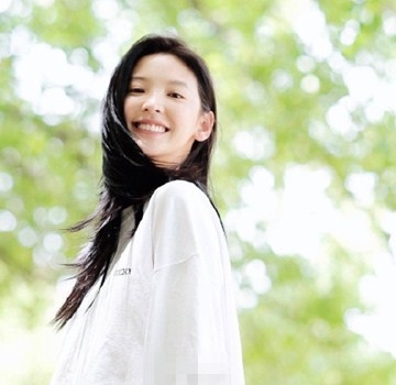 蔡徐坤《情人》MV路透照曝光  章若楠出演女主