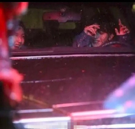 蔡徐坤《情人》MV路透照曝光  章若楠出演女主