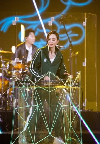 《乘风破浪的姐姐》四公郑希怡打碟  震撼全场