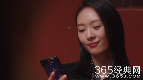 《三十而已》顾佳在浴缸里痛哭，原因惹人心疼