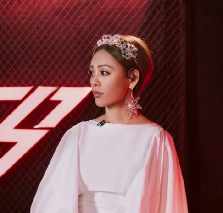 青春芒果夜宁静再次演绎《FLOW》 网友发现宁静瘦了