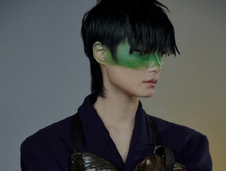 李宇春最新杂志封面照曝光 网友惊叹好漂亮！