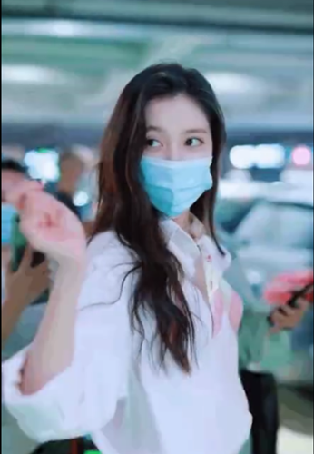 宋妍霏助理手机壁纸：“愿天下渣男都去死”