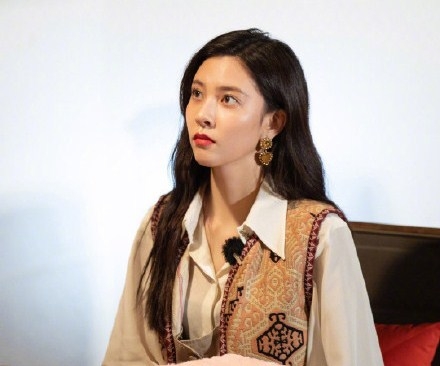 宋妍霏助理手机壁纸：“愿天下渣男都去死”