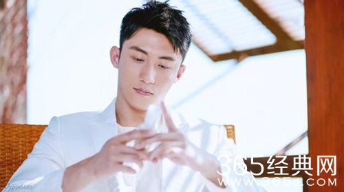 【吃瓜bot】郭美美曝曾与黄景瑜过往  自爆二人恋爱细节