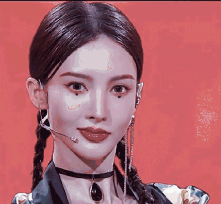 金晨回应嘴歪：“如果有一天嘴不歪了，还不喜欢了呢！” ​