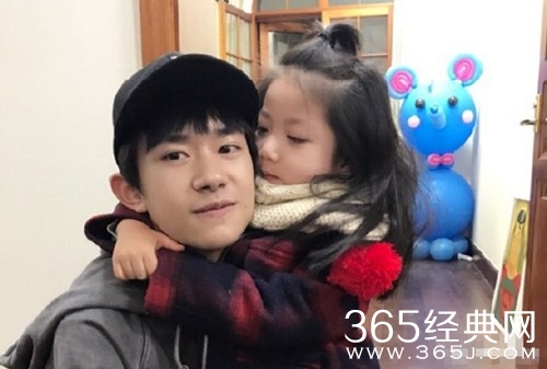 《以家人之名》李尖尖小时候是谁饰演的？